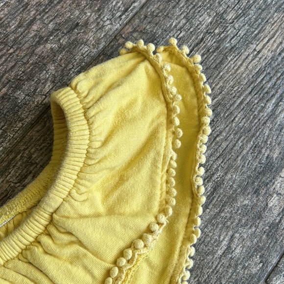 Old navy yellow ruffle top - Picture 2 of 5